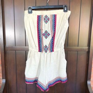 Adorable strapless romper ✨